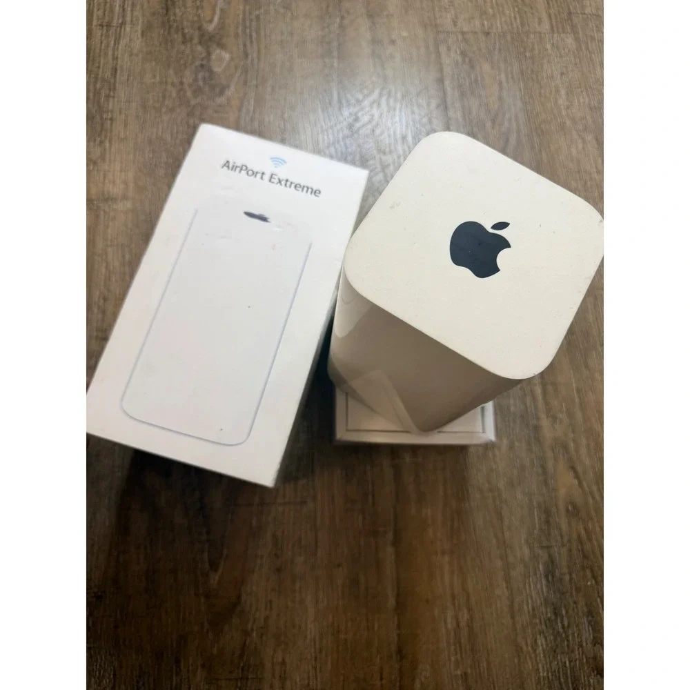 Apple AirPort Extreme 6th Gen 802.11ac Wi-Fi Router White ME918LL/A Base Station
